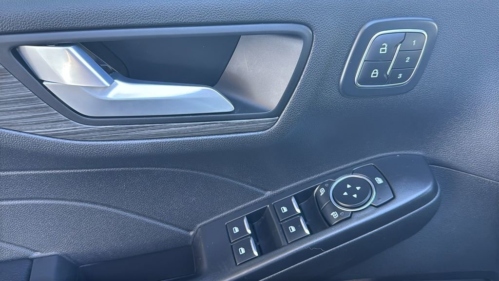 Certified 2025 Ford Escape Platinum image 19