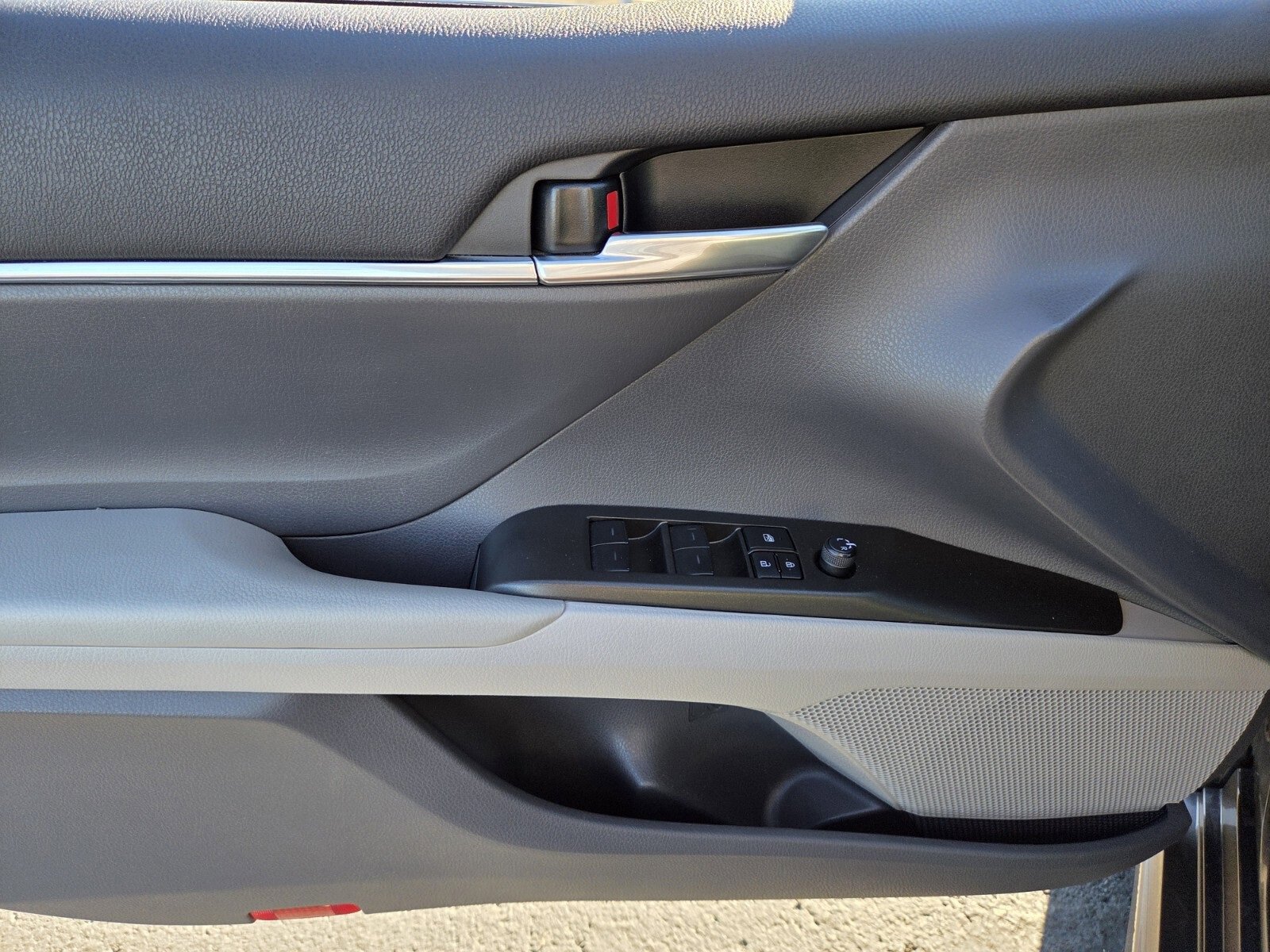 Used 2024 Toyota Camry SE image 17