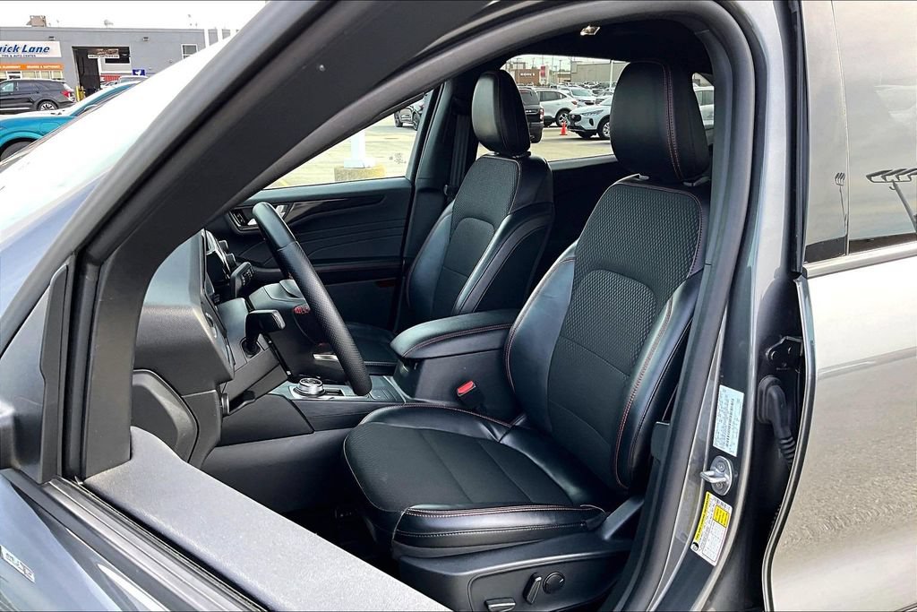 Certified 2025 Ford Escape ST-Line Select AWD/4WD image 23
