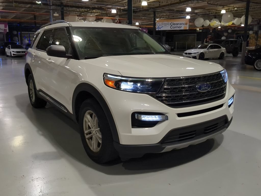 Certified 2023 Ford Explorer XLT w/ Equipment Group 202A AWD/4WD image 5
