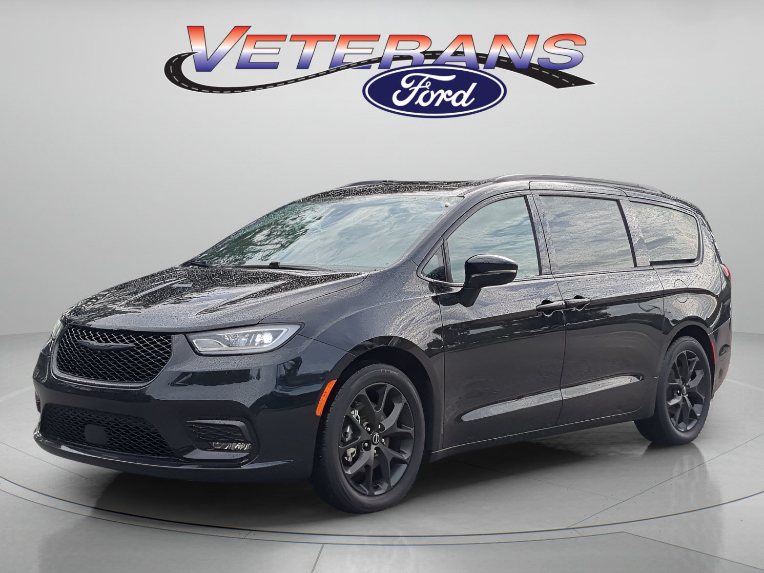 Used 2025 Chrysler Pacifica Limited FWD image 1