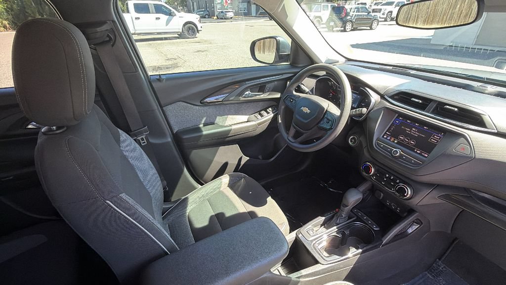 Used 2022 Chevrolet TrailBlazer LT FWD image 28