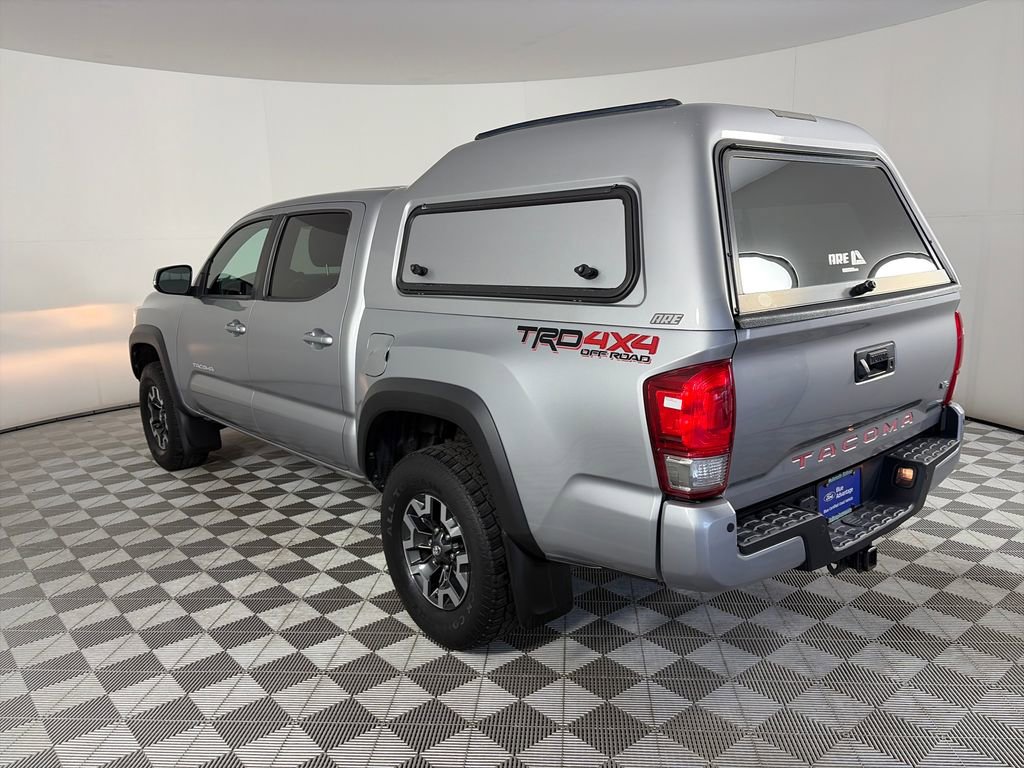 Used 2017 Toyota Tacoma TRD Off-Road w/ Premium & Technology Package AWD/4WD image 5