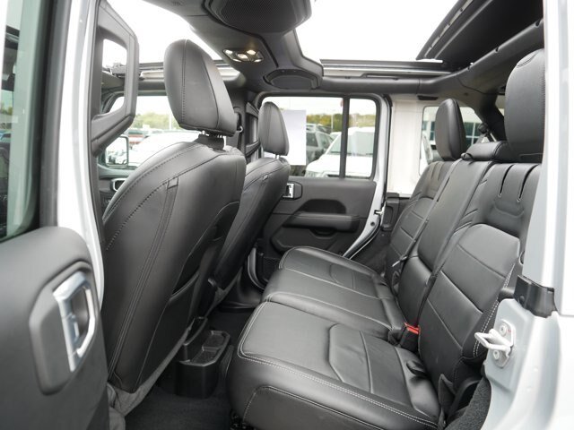 Used 2023 Jeep Wrangler Unlimited Sahara w/ Cold Weather Group AWD/4WD image 16