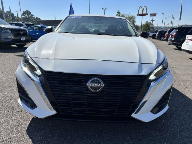 Used 2025 Nissan Altima 2.5 SV FWD image 12