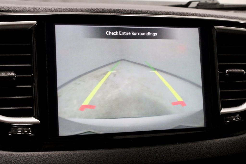 Used 2024 Chrysler Pacifica Touring-L FWD image 2