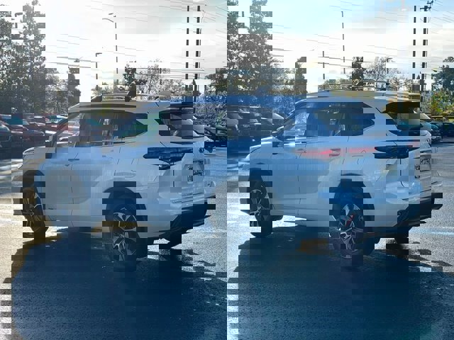 Used 2022 Toyota Highlander XLE image 5