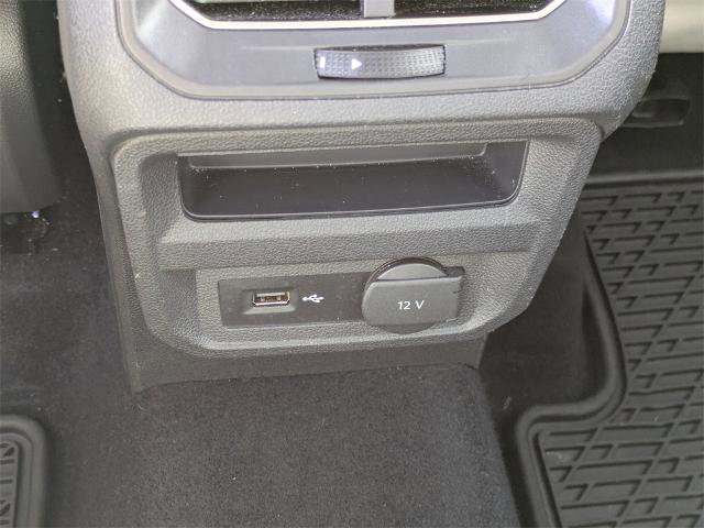 Used 2018 Volkswagen Tiguan SE image 14