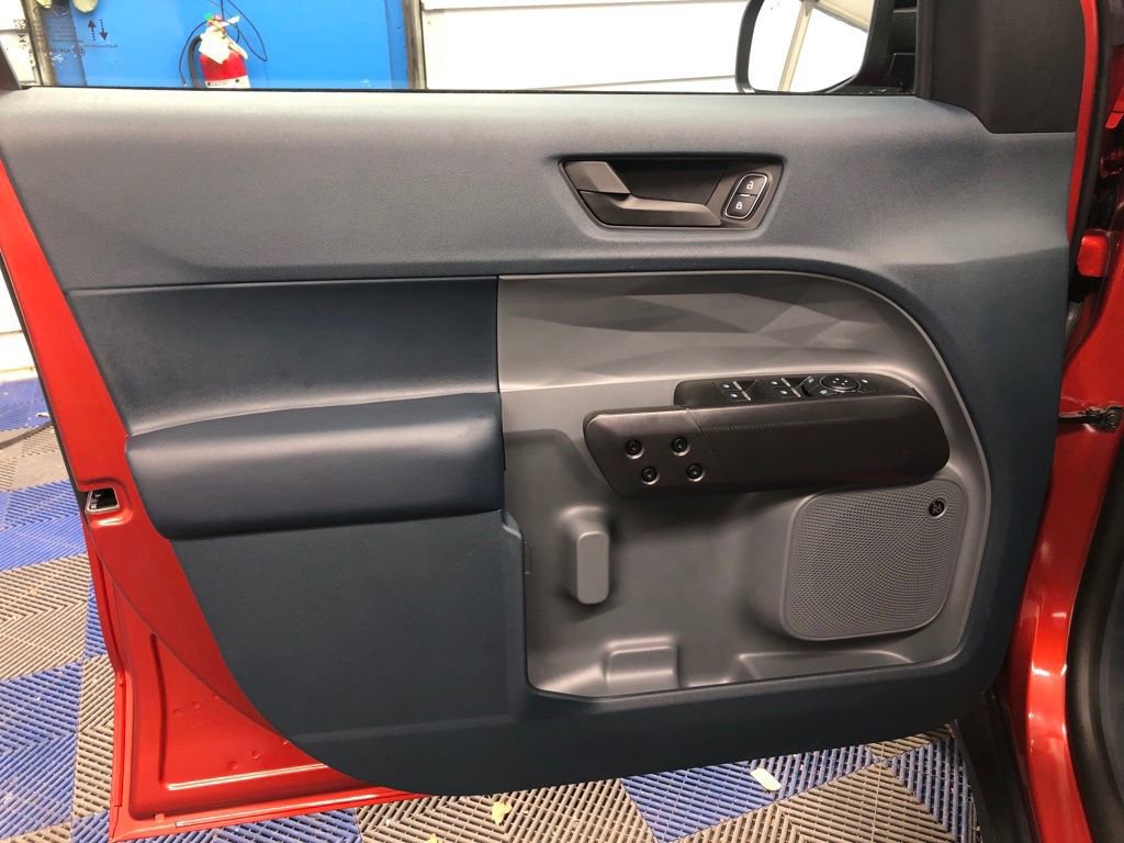 Certified 2024 Ford Maverick Lariat w/ Black Appearance Package image 12