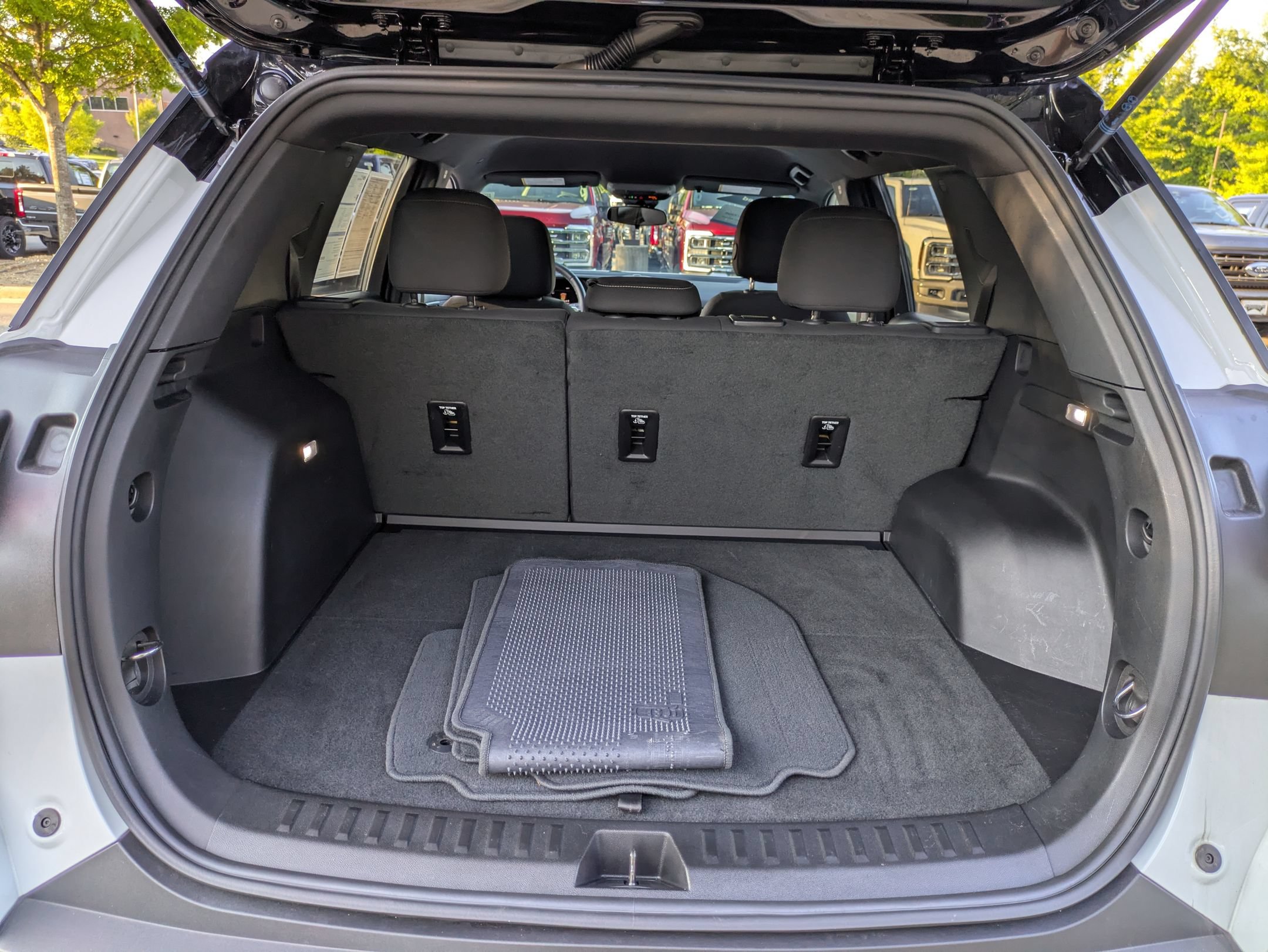 Used 2025 GMC Terrain Elevation w/ Black Edition AWD/4WD image 33