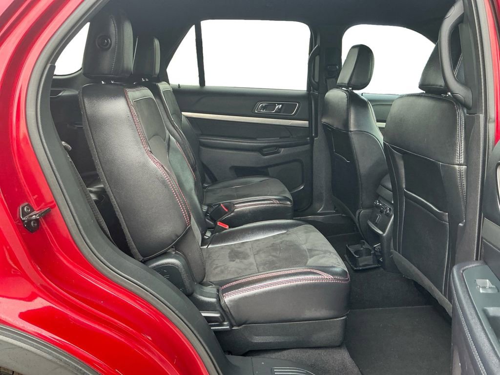 Certified 2019 Ford Explorer XLT w/ Equipment Group 202A FWD image 23