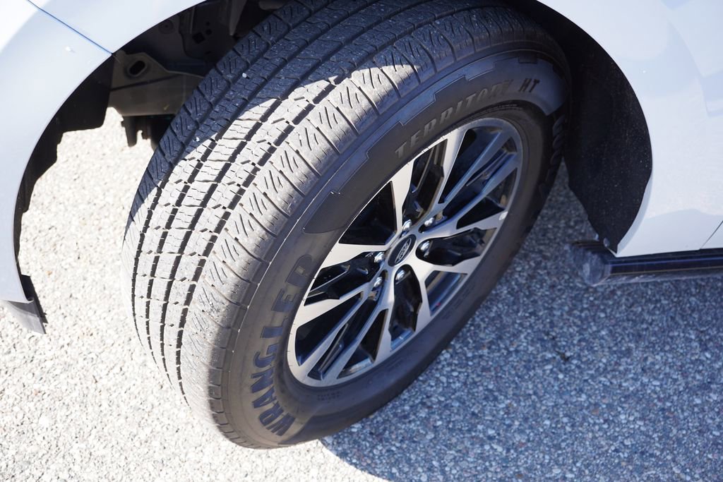 Certified 2025 Ford Expedition Platinum AWD/4WD image 13