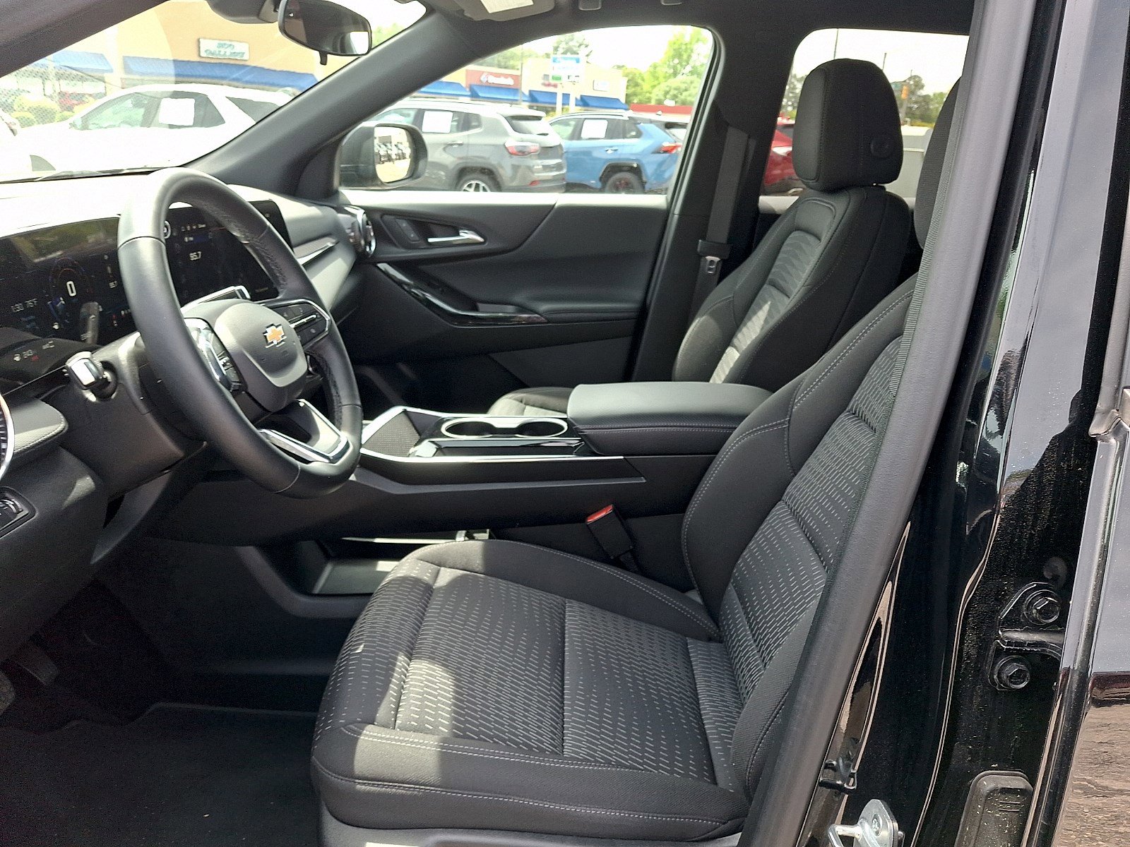 Used 2025 Chevrolet Equinox LT image 12