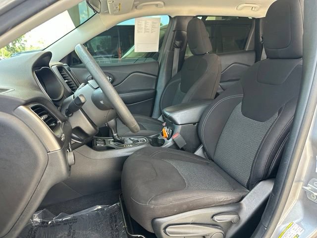 Used 2020 Jeep Cherokee Latitude FWD image 13