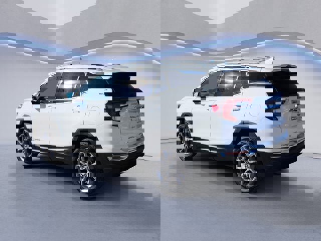 Used 2024 GMC Terrain SLT image 3