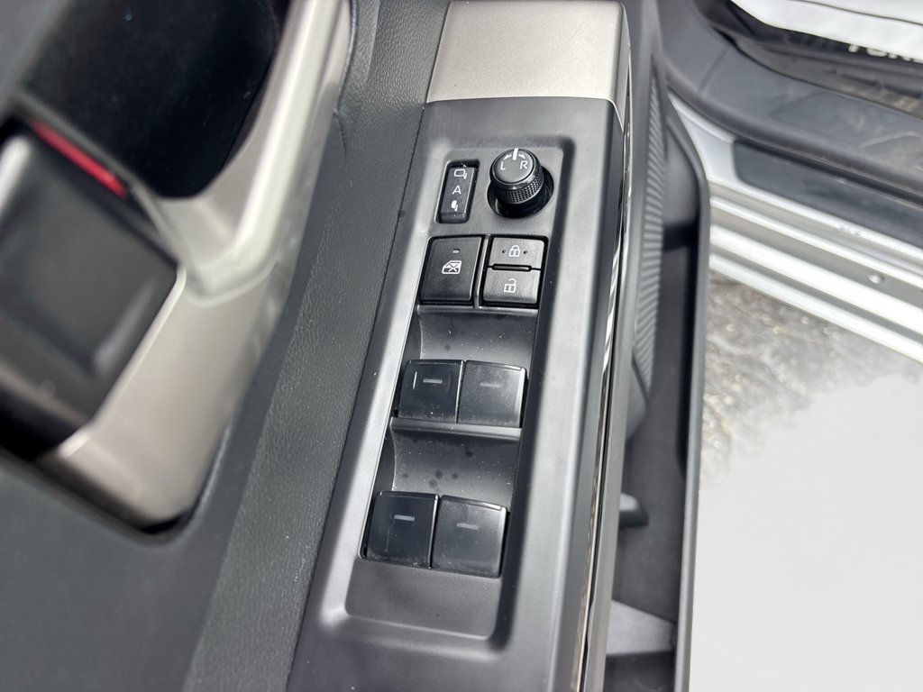 Used 2024 Toyota Tundra Limited AWD/4WD image 29
