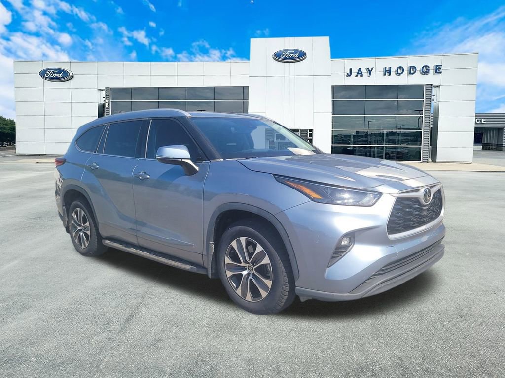 Used 2022 Toyota Highlander XLE