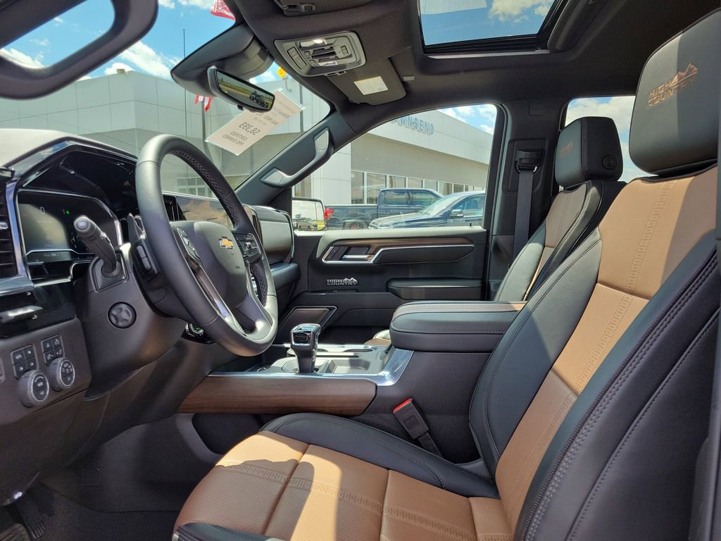 Used 2025 Chevrolet Silverado 1500 High Country w/ Technology Package AWD/4WD image 18