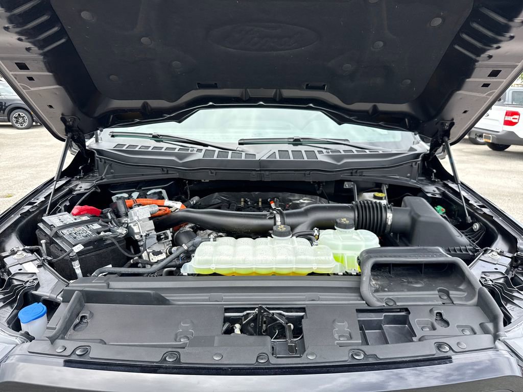 Certified 2025 Ford F150 Lariat AWD/4WD image 32