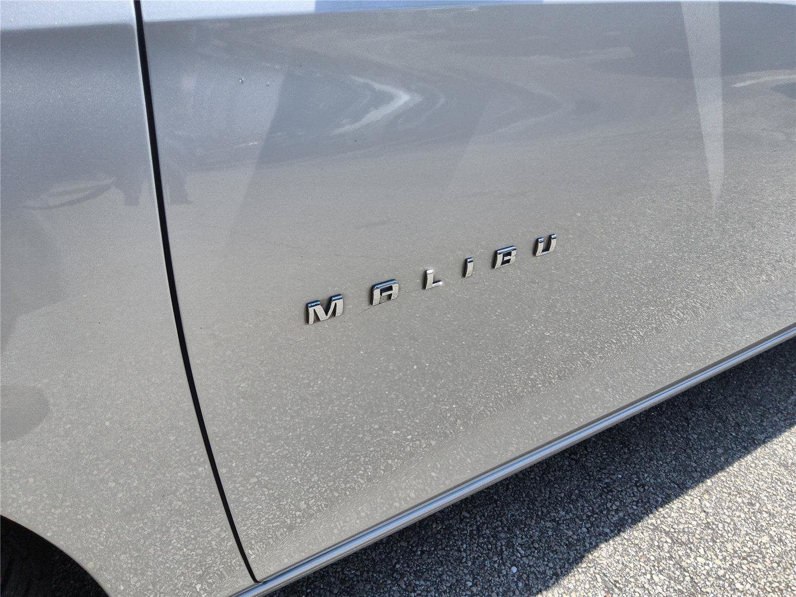 Used 2017 Chevrolet Malibu Premier w/ Driver Confidence Package FWD image 11