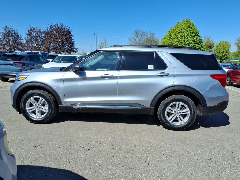 Certified 2023 Ford Explorer XLT w/ Equipment Group 202A AWD/4WD image 2