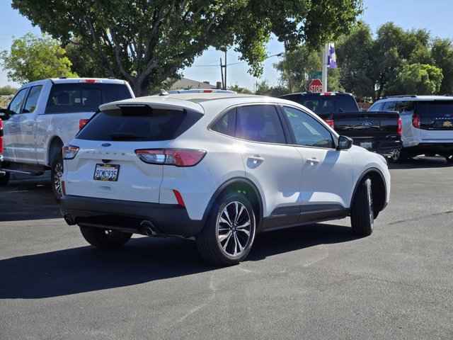 Certified 2022 Ford Escape SE w/ SE Sport Appearance Package FWD image 4
