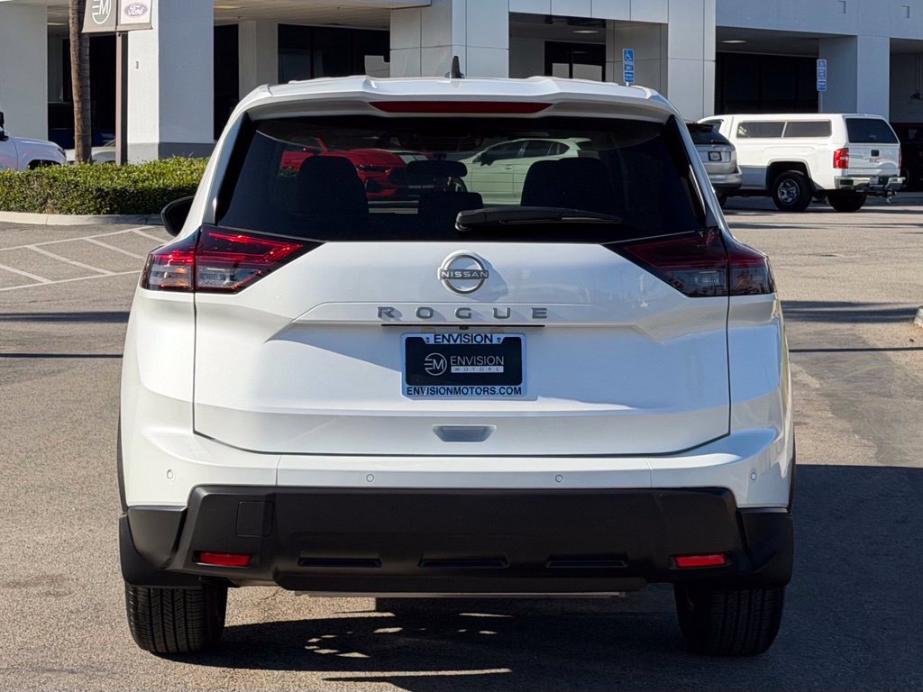 Used 2025 Nissan Rogue S FWD image 7