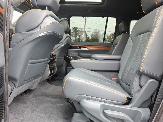 Used 2023 Jeep Grand Wagoneer Series II image 10