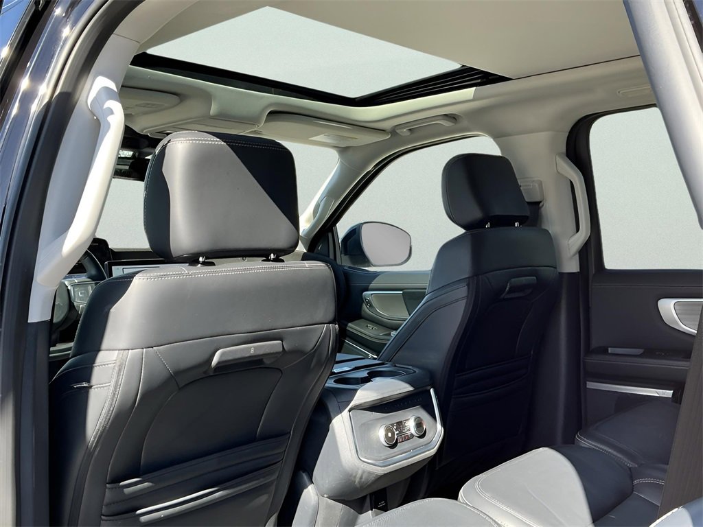 Certified 2025 Ford Expedition Max Platinum image 32