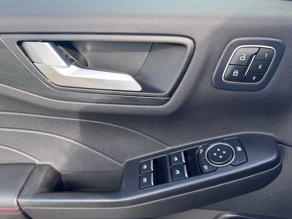 Certified 2023 Ford Escape ST-Line Elite w/ Premium Technology Package AWD/4WD image 17