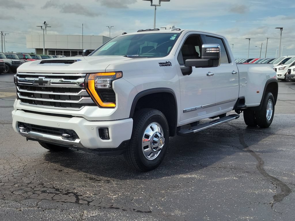 Used 2024 Chevrolet Silverado 3500 High Country w/ High Country Premium Package AWD/4WD image 8