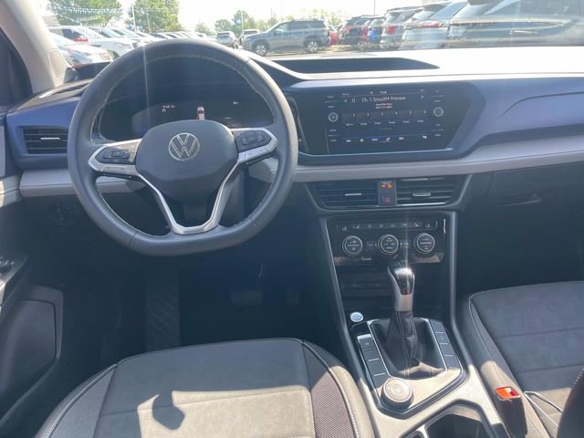 Used 2024 Volkswagen Taos SE image 17