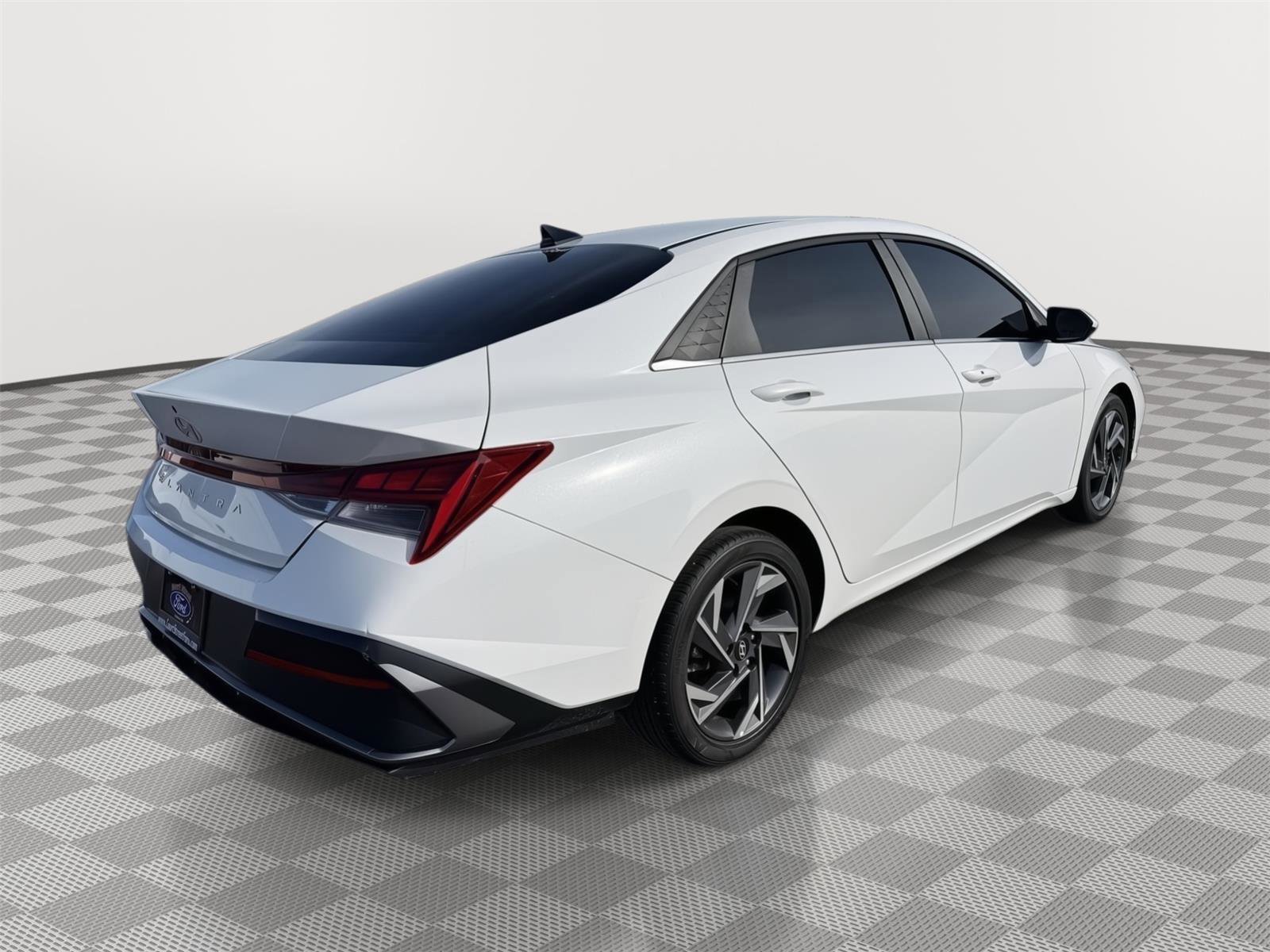 Used 2024 Hyundai Elantra SEL w/ Convenience Package image 5