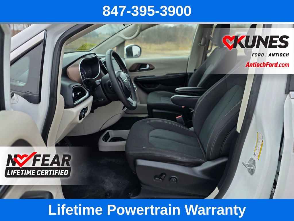 Used 2022 Chrysler Voyager LX FWD image 17