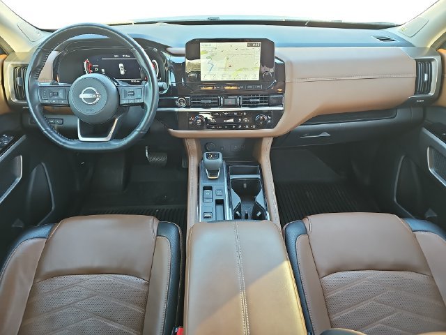 Used 2024 Nissan Pathfinder Platinum FWD image 9