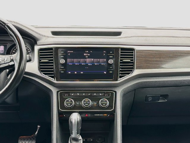 Used 2018 Volkswagen Atlas SEL AWD/4WD image 19