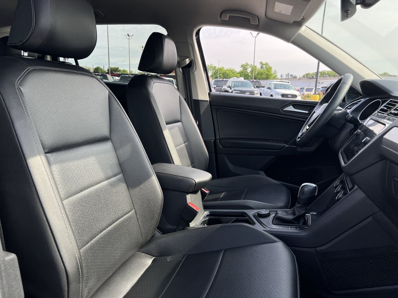 Used 2020 Volkswagen Tiguan SE AWD/4WD image 26