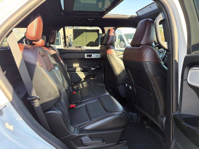 Certified 2023 Ford Explorer Platinum w/ Technology Package AWD/4WD image 29
