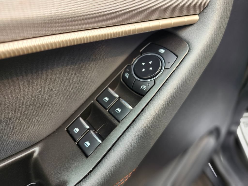 Certified 2025 Ford Explorer Active AWD/4WD image 18