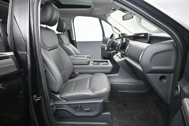 Certified 2025 Ford Expedition Active AWD/4WD image 31