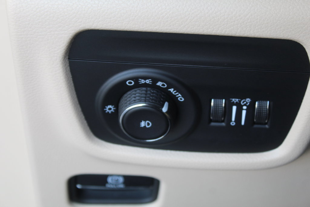Used 2024 Jeep Grand Cherokee Limited RWD image 27