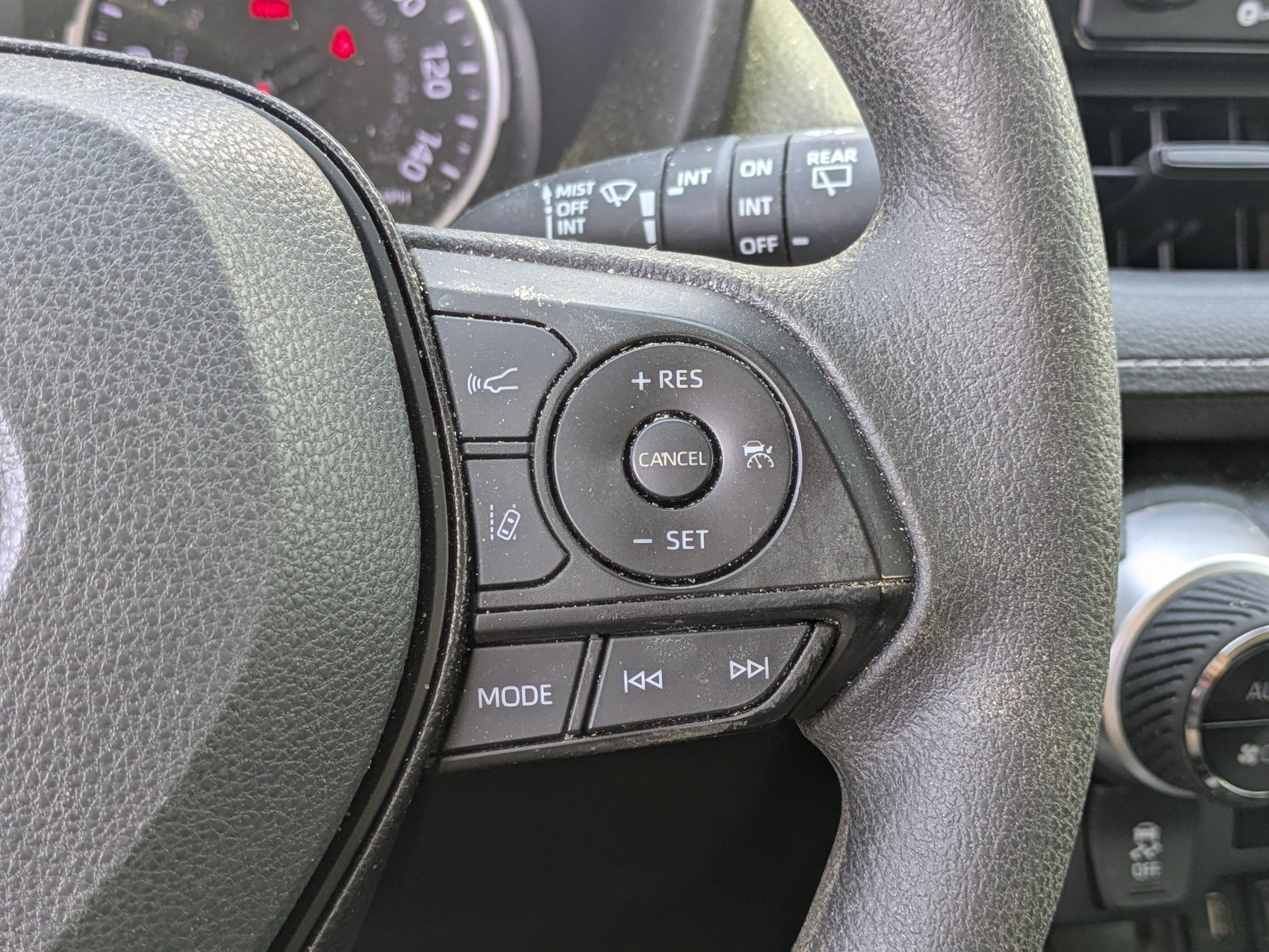 Used 2020 Toyota RAV4 XLE w/ Convenience Package FWD image 23