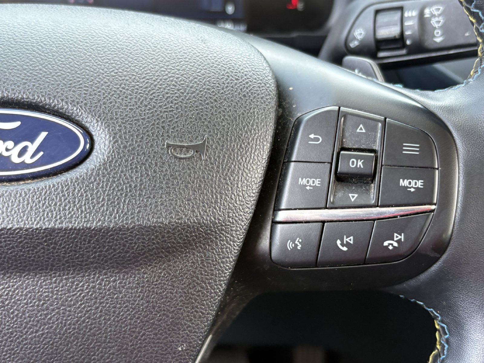 Certified 2025 Ford Maverick Lobo AWD/4WD image 38