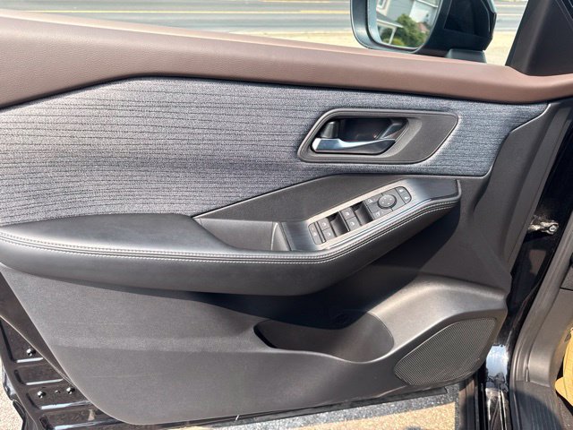 Used 2023 Nissan Rogue SV AWD/4WD image 14