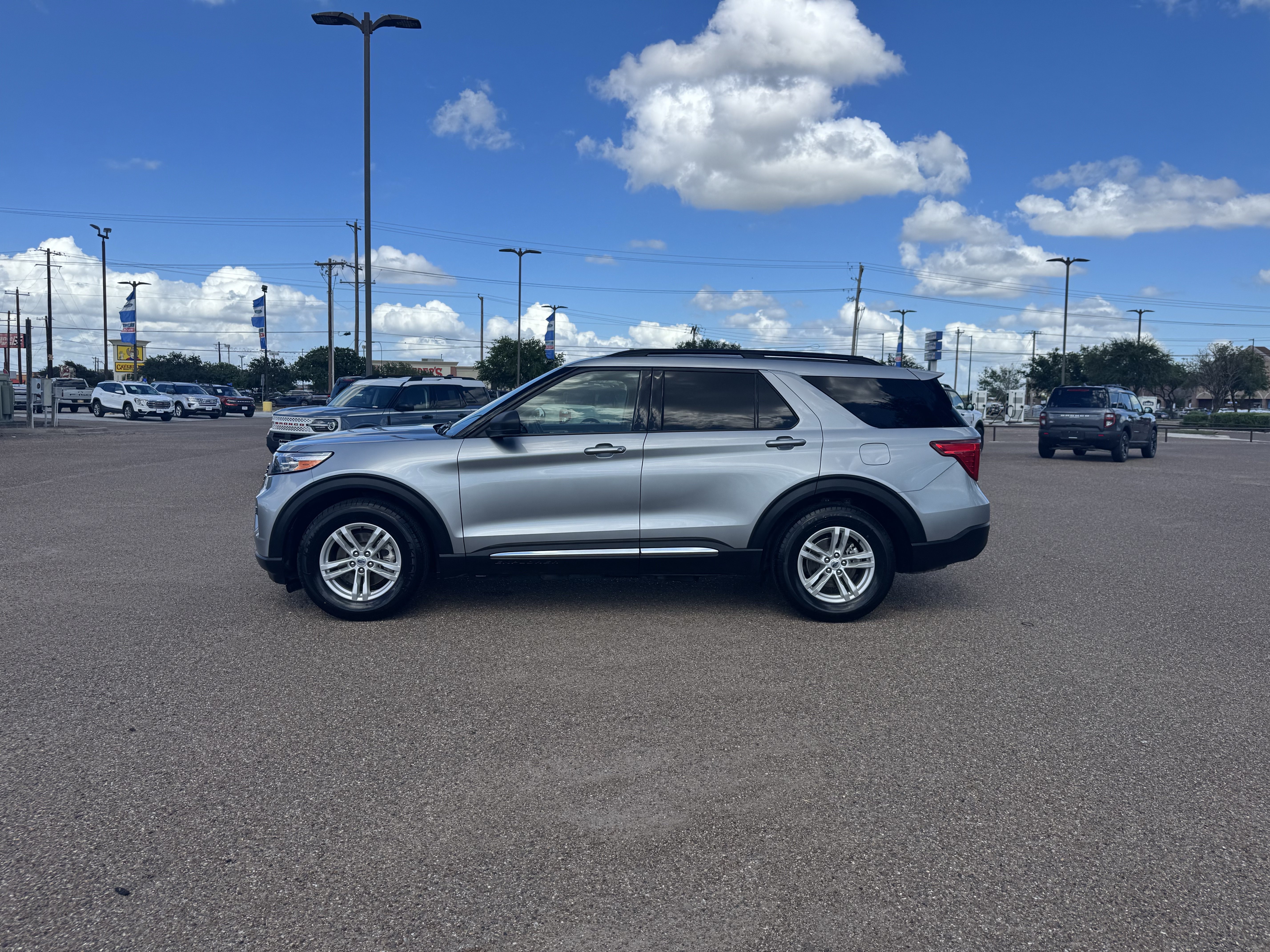 Certified 2024 Ford Explorer XLT RWD image 2
