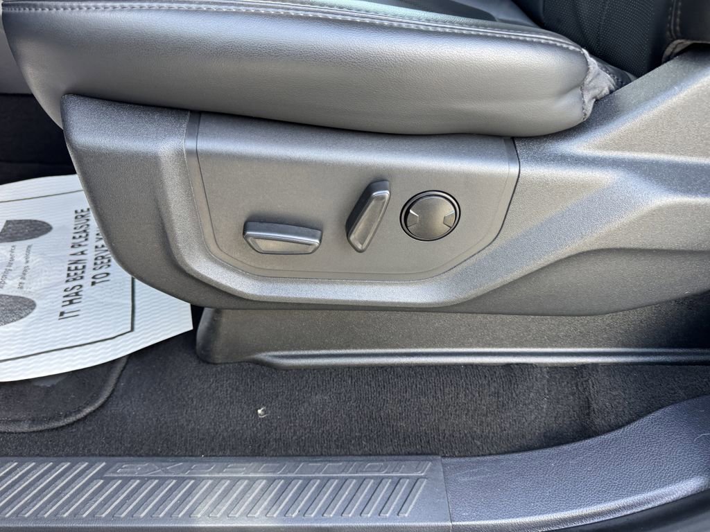 Certified 2024 Ford Expedition Max XLT image 10