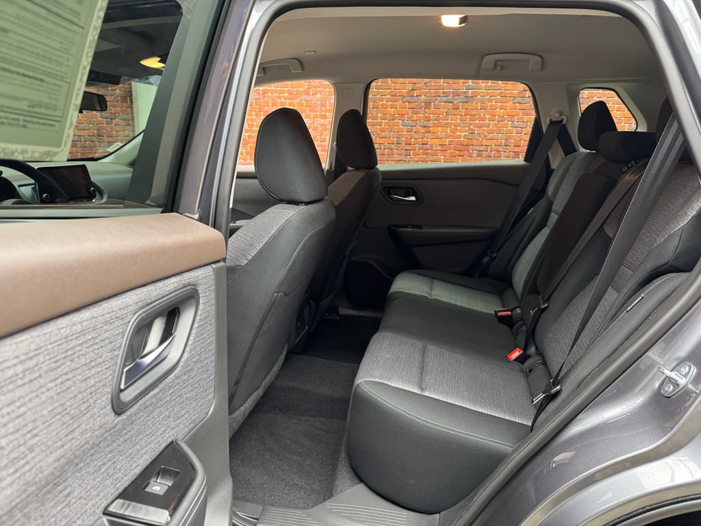 Used 2023 Nissan Rogue SV AWD/4WD image 24