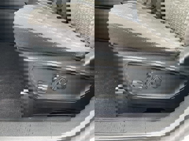 Certified 2022 Ford Escape SE w/ SE Sport Appearance Package image 5