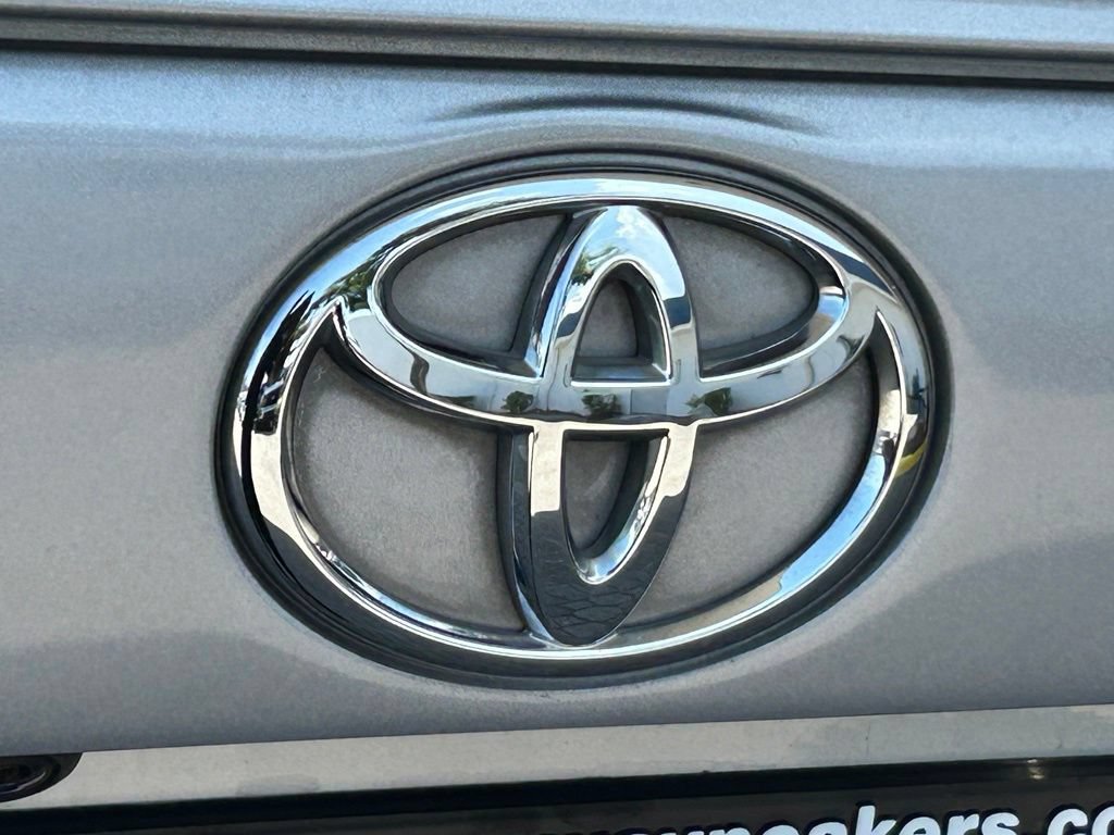 Used 2020 Toyota RAV4 XLE FWD image 22