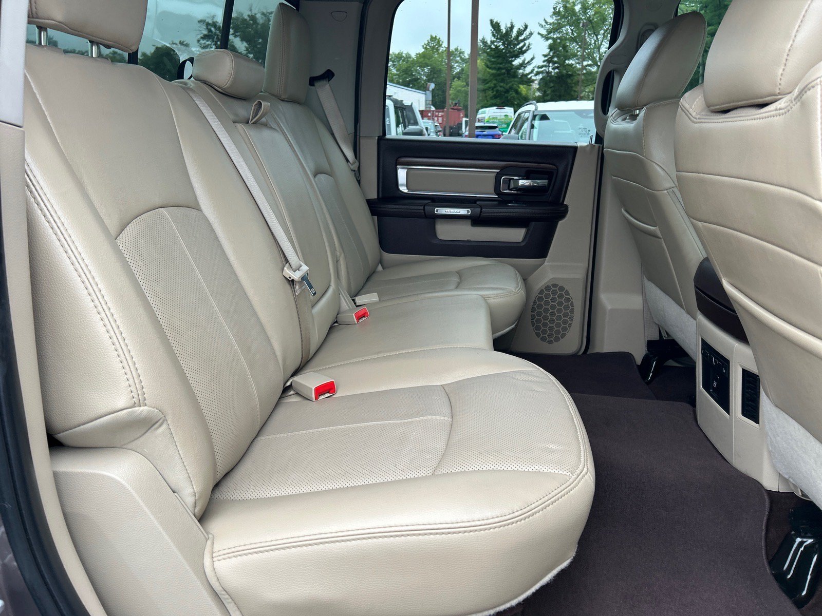 Used 2018 RAM 1500 Laramie w/ Convenience Group AWD/4WD image 19